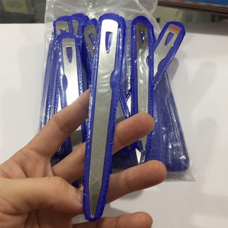 dũa móng tay sắt